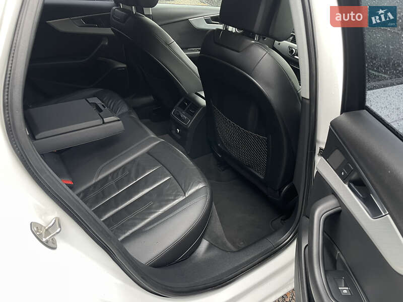 Седан Audi A4 2016 в Киеве