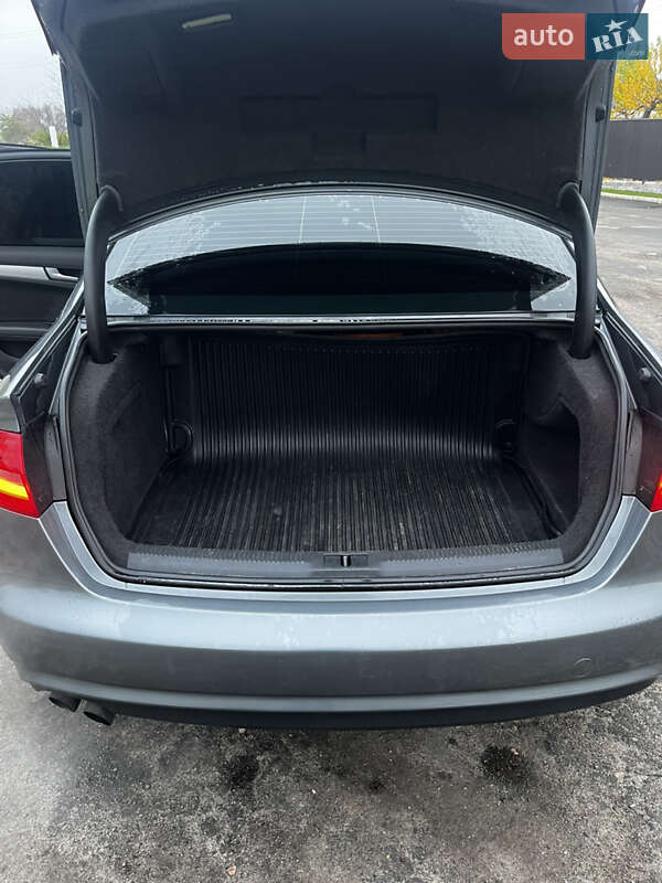 Седан Audi A4 2012 в Баришівка