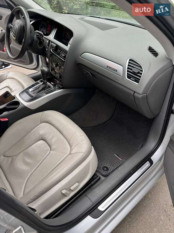 Седан Audi A4 2010 в Львове