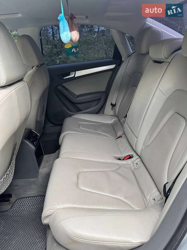 Седан Audi A4 2010 в Львове