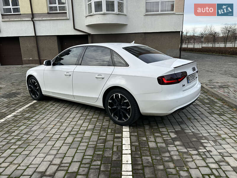 Седан Audi A4 2012 в Івано-Франківську