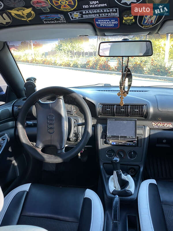 Седан Audi A4 1996 в Буче