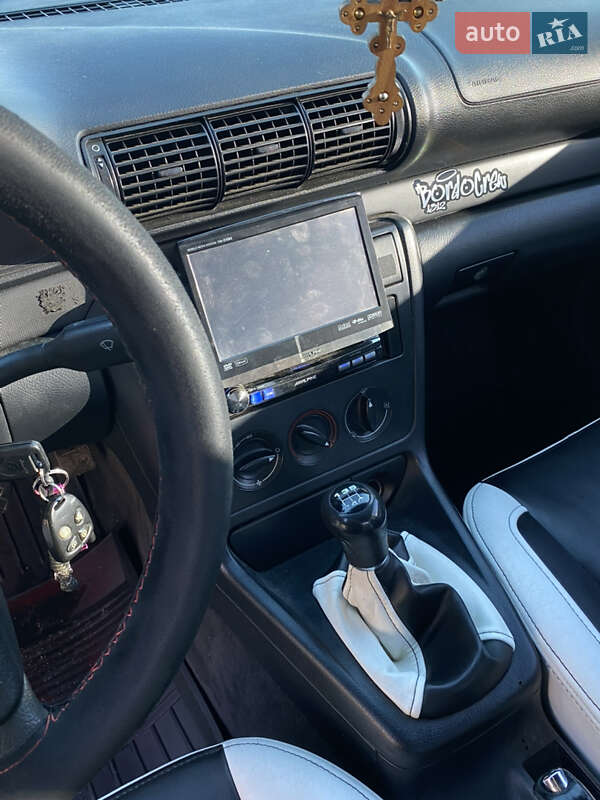 Седан Audi A4 1996 в Буче