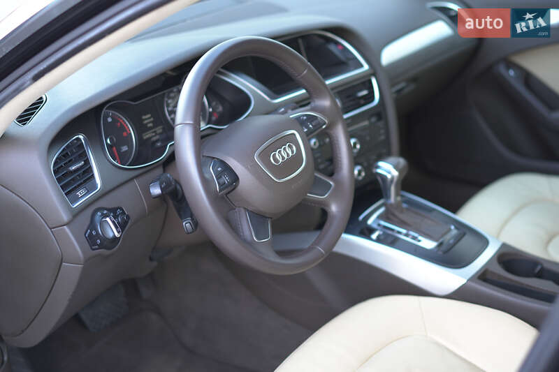 Седан Audi A4 2014 в Киеве