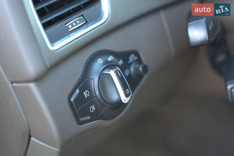 Седан Audi A4 2014 в Киеве