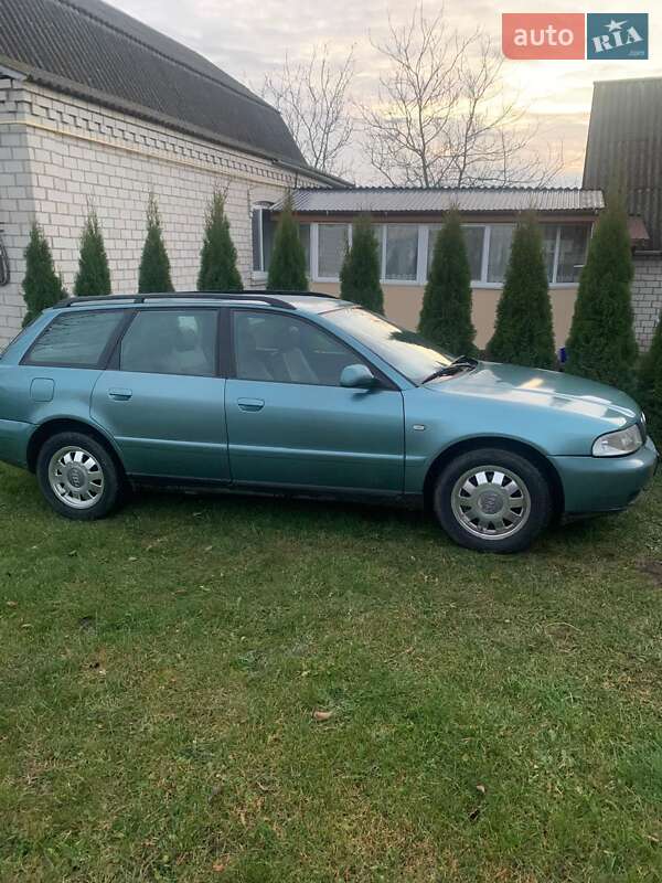 Універсал Audi A4 2001 в Любарі