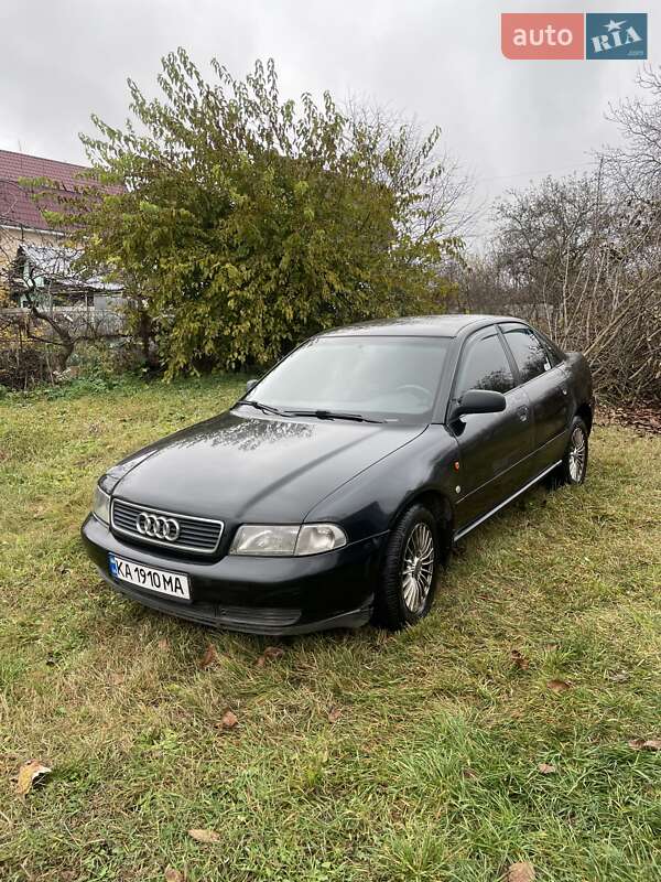 Седан Audi A4 1996 в Василькове