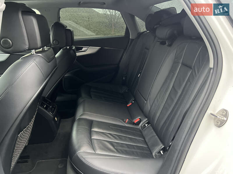Седан Audi A4 2016 в Мостиске