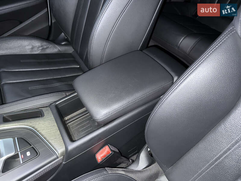 Седан Audi A4 2018 в Стрию