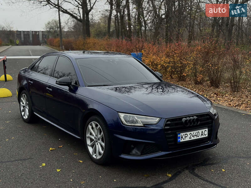 Седан Audi A4 2019 в Запорожье