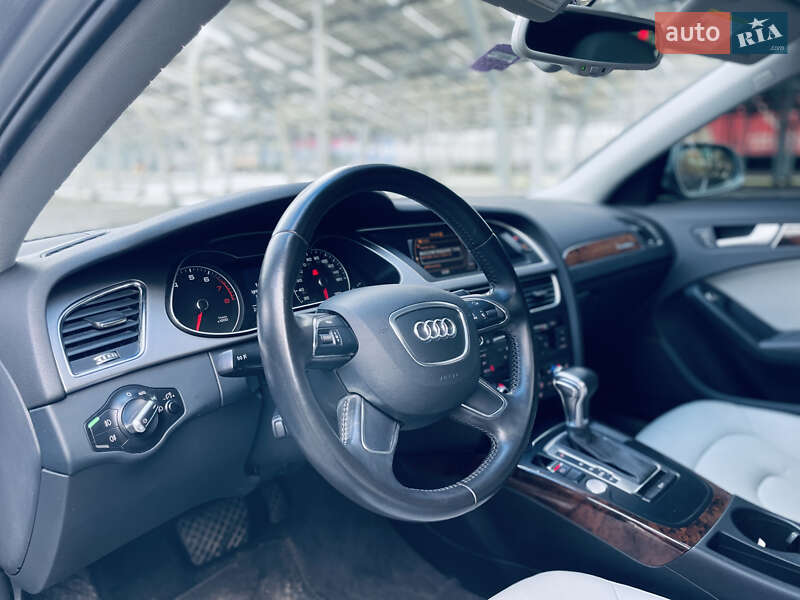 Седан Audi A4 2013 в Львове