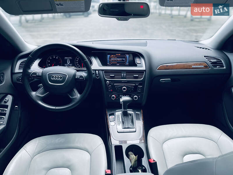 Седан Audi A4 2013 в Львове