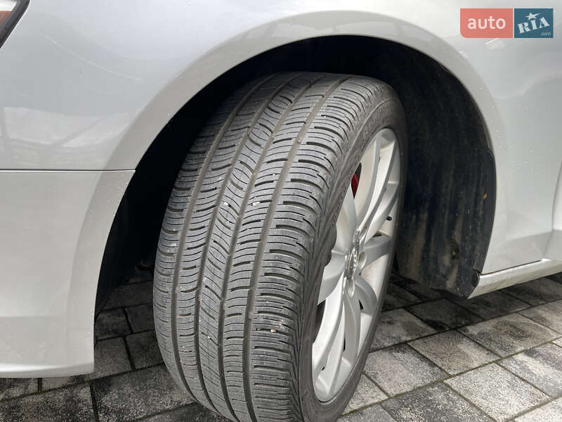 Седан Audi A4 2013 в Львове