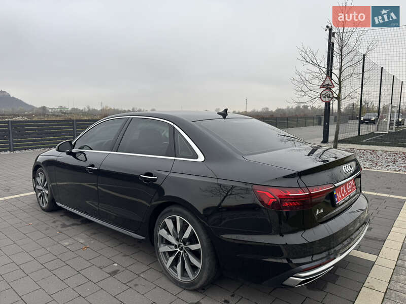 Седан Audi A4 2021 в Ужгороді