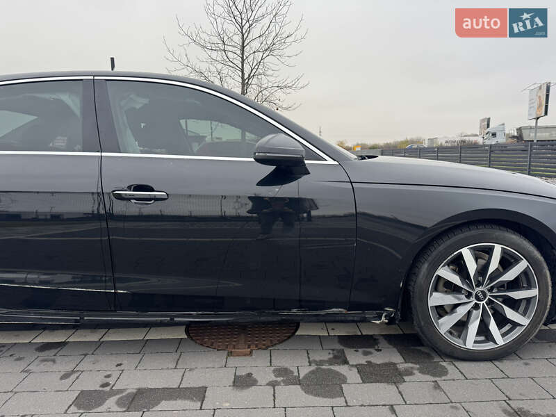 Седан Audi A4 2021 в Ужгороді