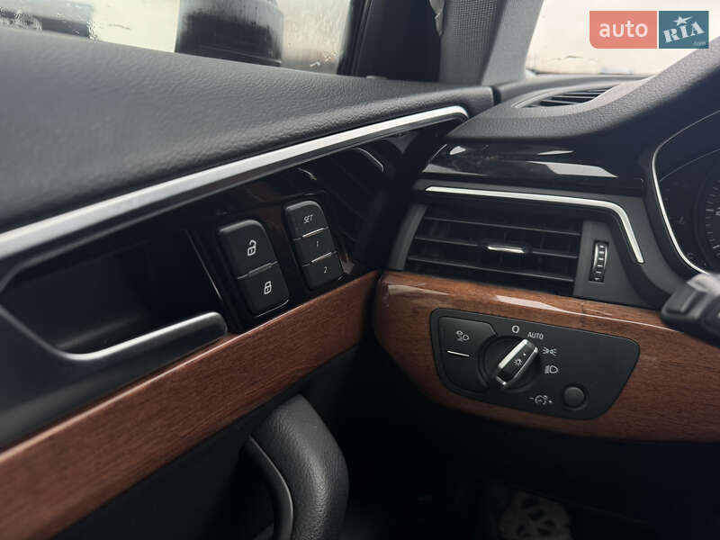 Седан Audi A4 2021 в Ужгороді