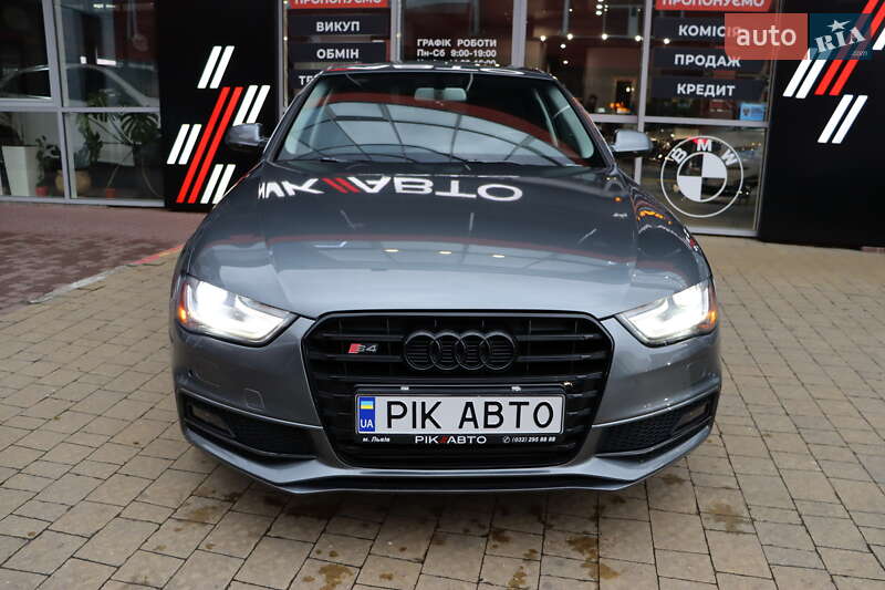 Седан Audi A4 2015 в Львові
