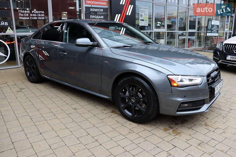 Седан Audi A4 2015 в Львові