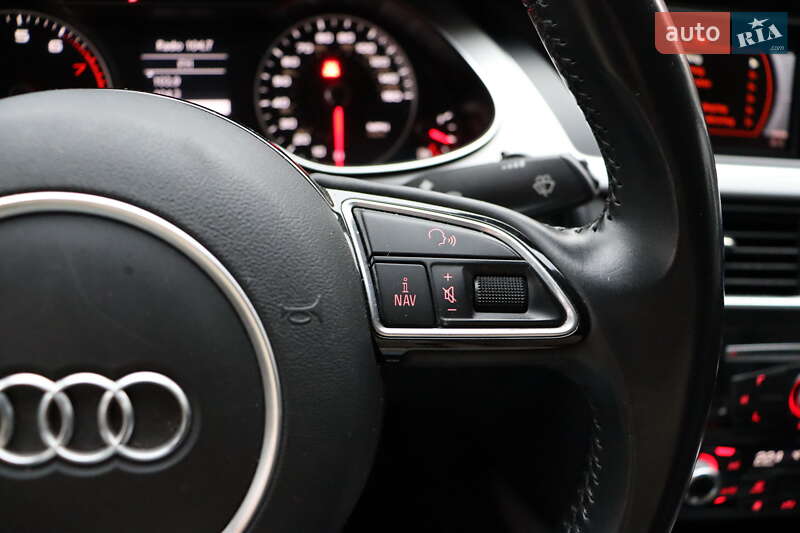 Седан Audi A4 2015 в Львові