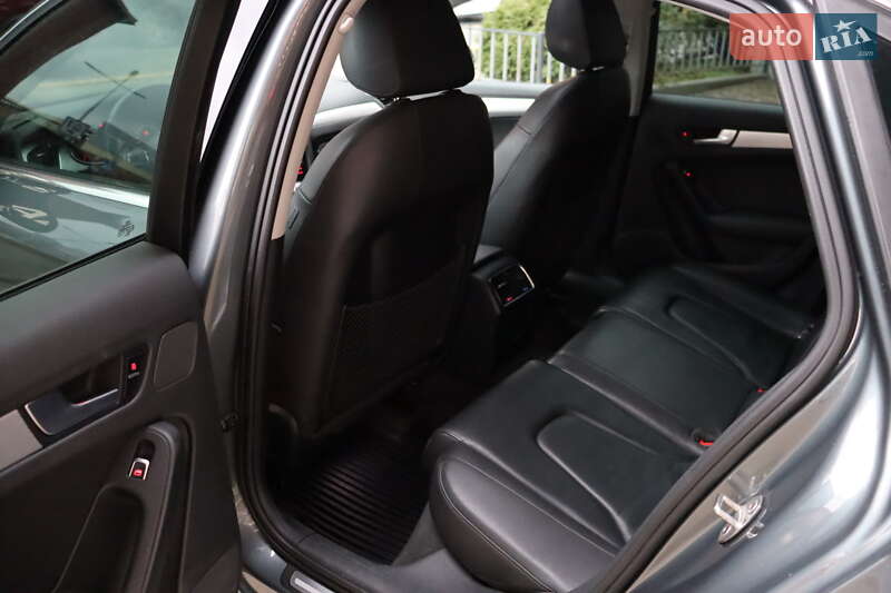 Седан Audi A4 2015 в Львові