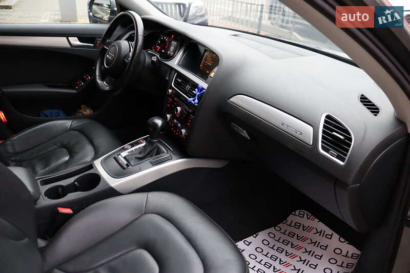 Седан Audi A4 2015 в Львові