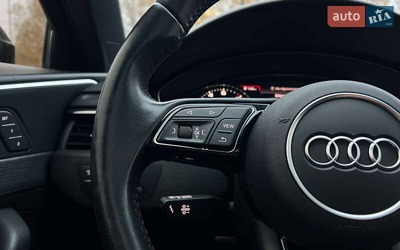 Седан Audi A4 2018 в Львові