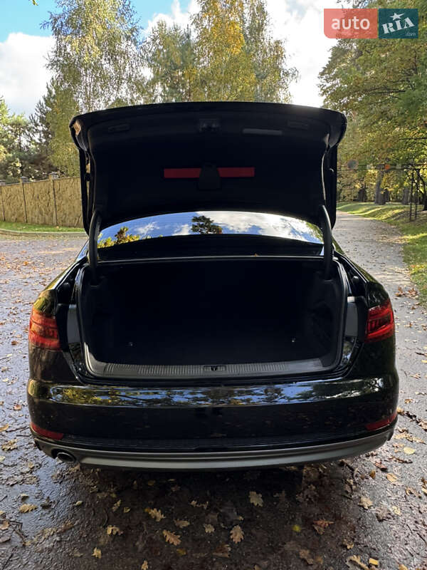 Седан Audi A4 2017 в Киеве