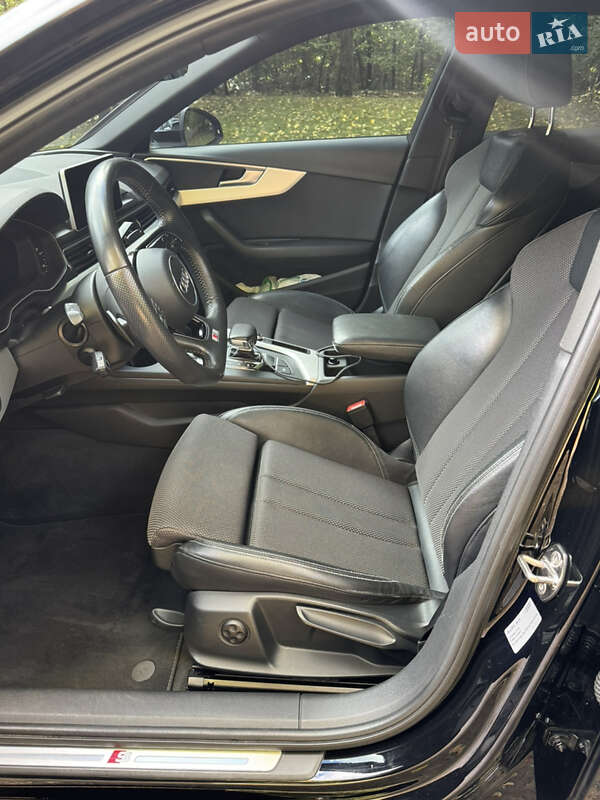 Седан Audi A4 2017 в Киеве