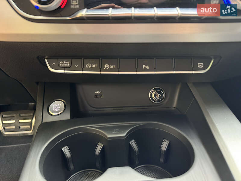 Седан Audi A4 2017 в Киеве