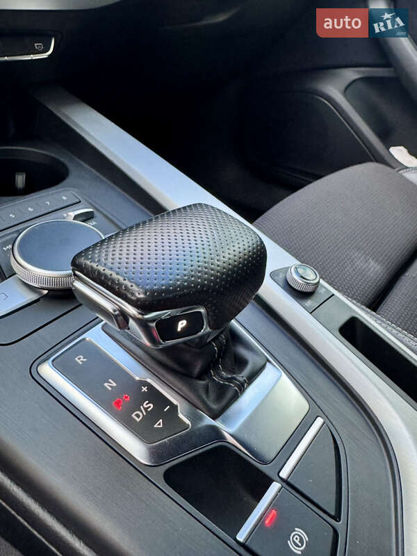Седан Audi A4 2017 в Киеве