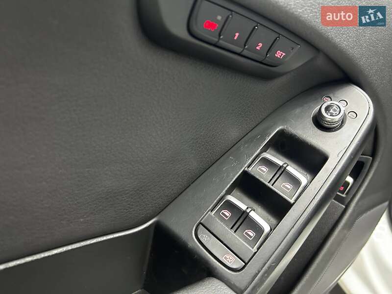 Седан Audi A4 2012 в Черновцах