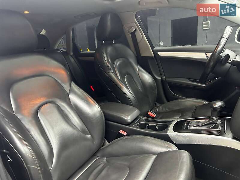 Седан Audi A4 2012 в Черновцах