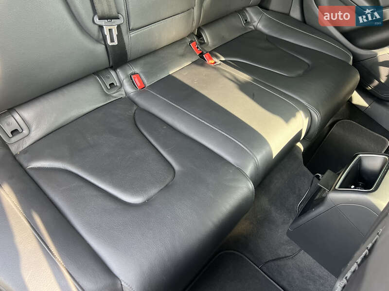 Седан Audi A4 2013 в Львові