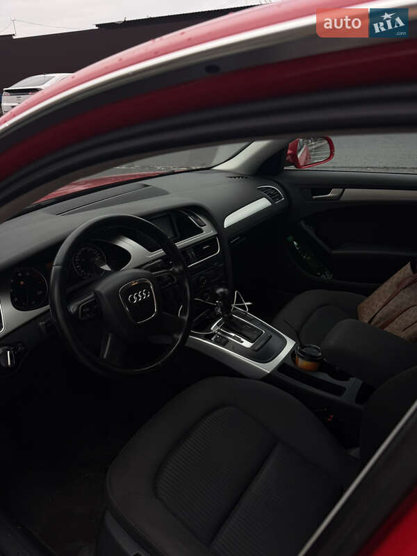 Седан Audi A4 2010 в Умані