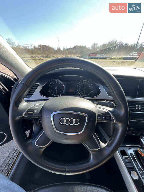 Седан Audi A4 2014 в Львові