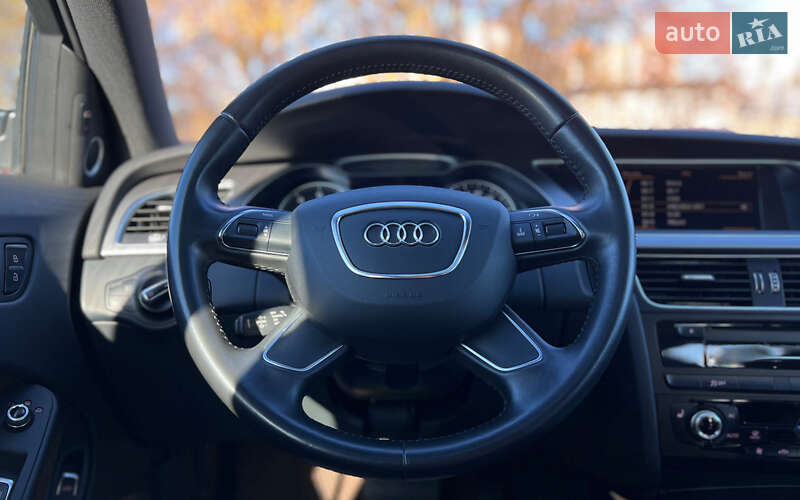 Седан Audi A4 2014 в Львові