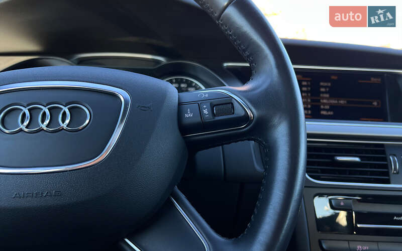 Седан Audi A4 2014 в Львові