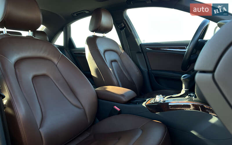 Седан Audi A4 2014 в Львові