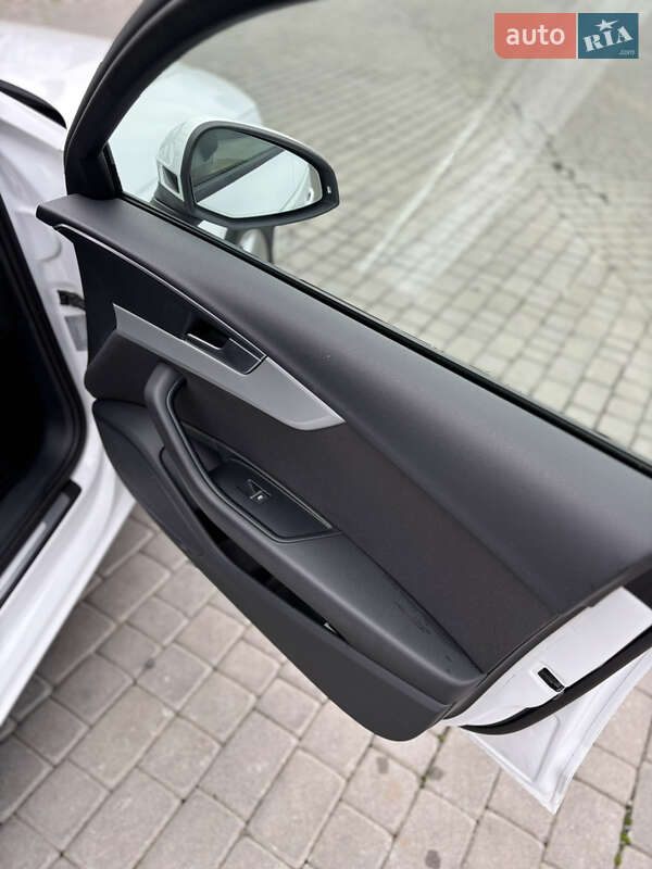 Универсал Audi A4 2018 в Мукачево