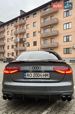 Седан Audi A4 2014 в Львові