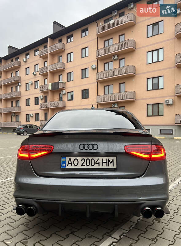 Седан Audi A4 2014 в Львові