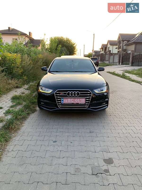 Седан Audi A4 2013 в Рівному