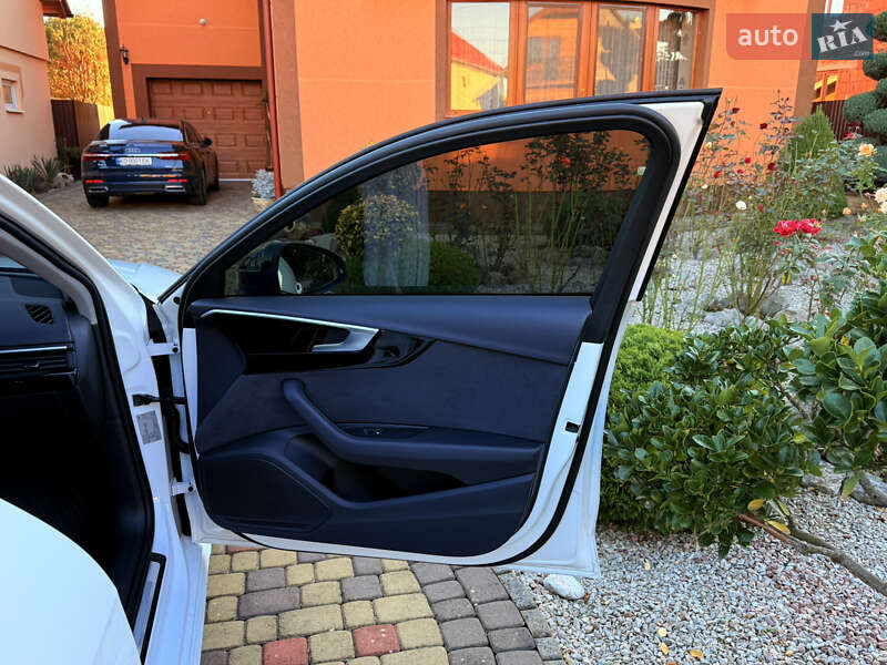 Универсал Audi A4 2022 в Мукачево