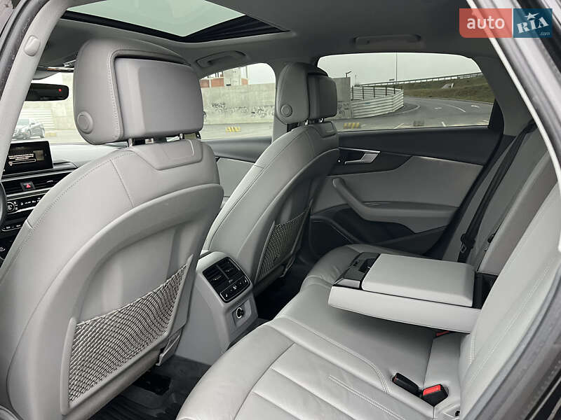 Седан Audi A4 2018 в Львові