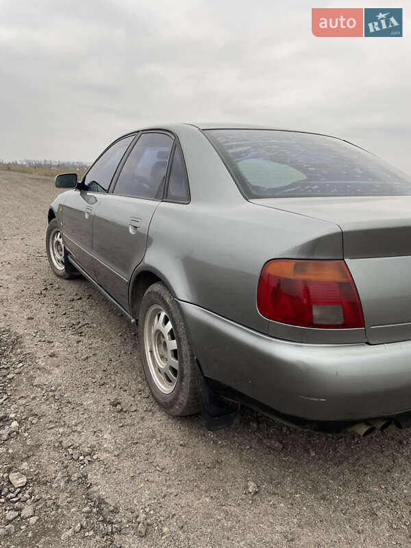 Седан Audi A4 1997 в Погребище