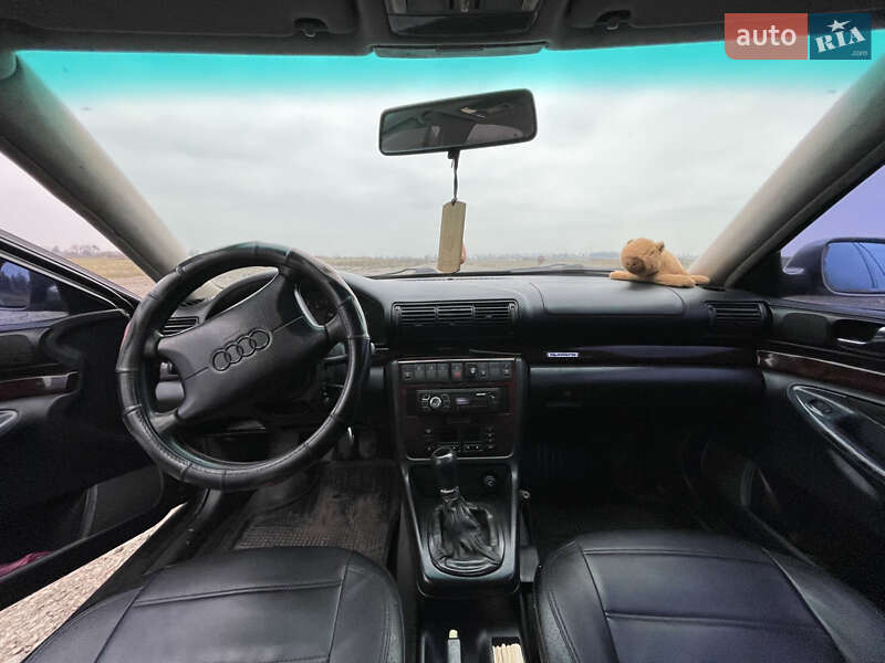 Седан Audi A4 1997 в Погребище