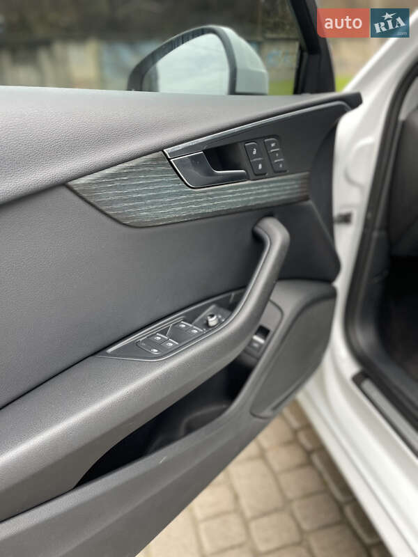 Седан Audi A4 2017 в Львове