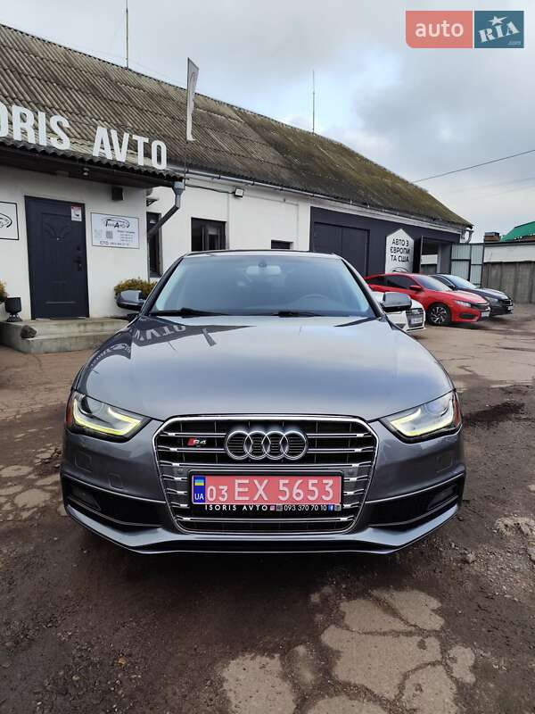 Седан Audi A4 2015 в Чернігові