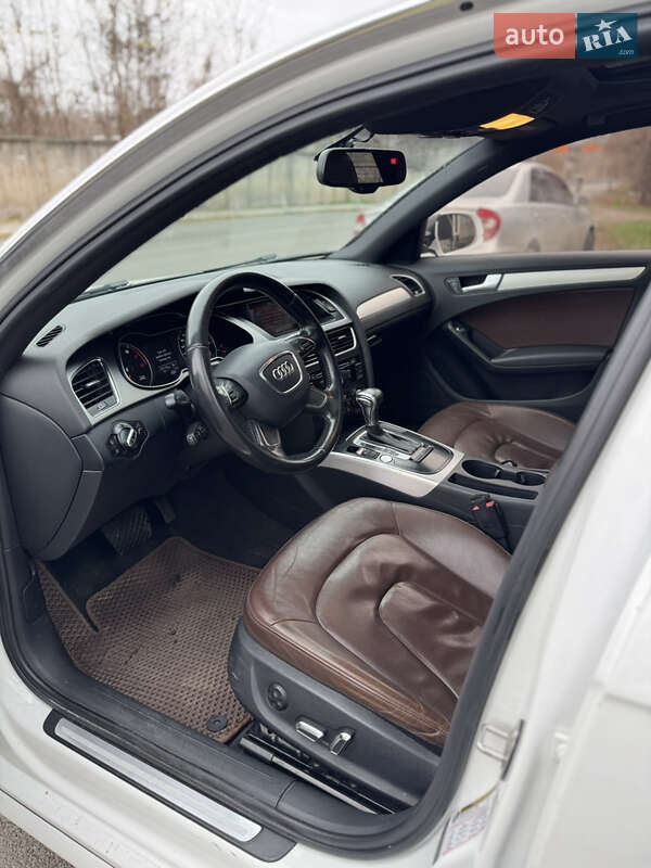 Седан Audi A4 2012 в Смілі
