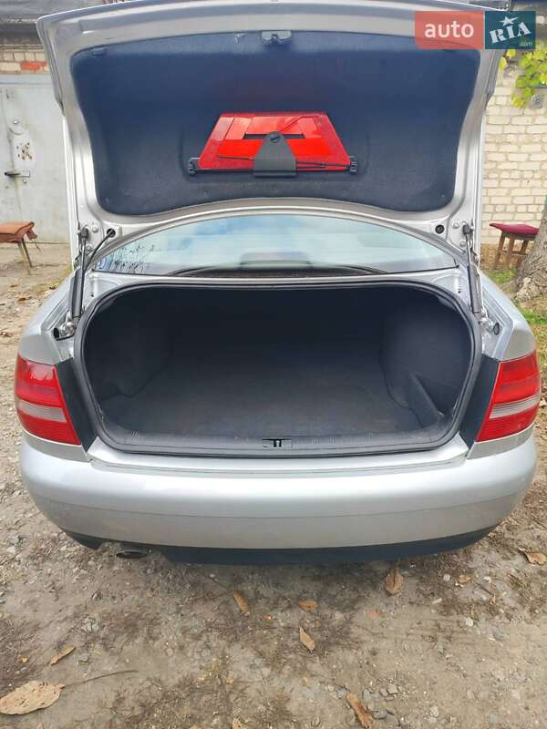 Седан Audi A4 1999 в Павлограді